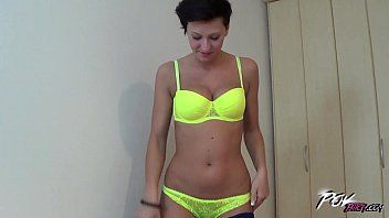 play Elle a une chatte serrée et vous tue quand vous la mettez dedans