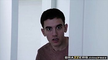 play Il nano xnxx xnxx quando vede una figa così buona si alza il cazzo e la scopa forte