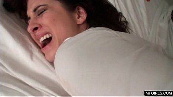 play Xnxx con una morena de Craiova llora cuando la folla por el culo