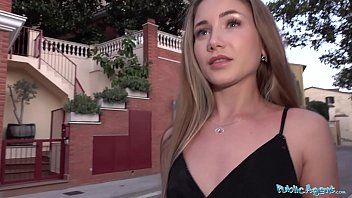 play Un barbat da muie la 15 fete toate ii sug pula nu zic ca nu o sug