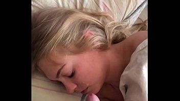 play Der erste Pornofilm von Amalia Plugaru, als sie ihre alte Karriere begann, bis sie weinte