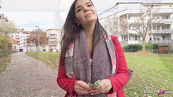 play Xxx con una estudiante de derecho llamada Sofia