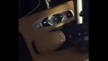play Die junge Frau, die sie sensationell einfach perfekt leckt