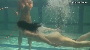 play Xnxx bajo el agua con coños adolescentes locos por la polla - películas xnxx