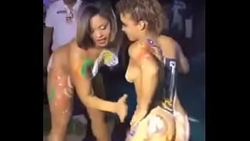 play Video porno gratuiti con donne inculate e in faccia