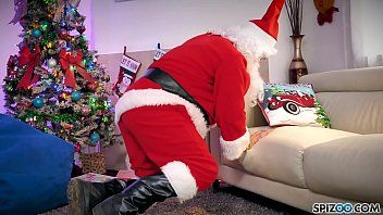 play Knetterende kerst die na zijn penis uit zijn keel vloeit