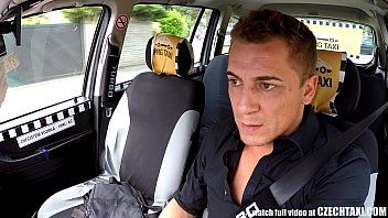 play Durante una corsa in taxi, anche questa ragazza alta riceve xxx gratis