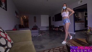 play XXX in haar kutje en keel totdat het breekt