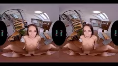 play Séance de baise intense en VR POV avec la brune maigre Lexi Dona