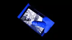 play كبير الديك HANDJOB: فاتنة الساخنة Silverfish12 يحصل على شاعر المليون