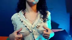 play Curvy Goddess Elenafox1 dita le sue tette perfette e il grande culo in camera da letto