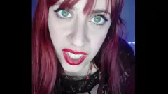 play La vixen de vampiros de Shyyfxx satisface su sed de sexo con un juego de rol Joi