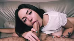 play Deze tienerbabe geeft een geweldige pijpbeurt met haar smakelijke lippen en neukt als een professional