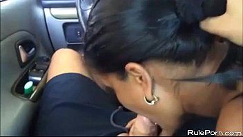 play Porno avec des amateurs roumains matures qui ont des relations sexuelles dans des voitures